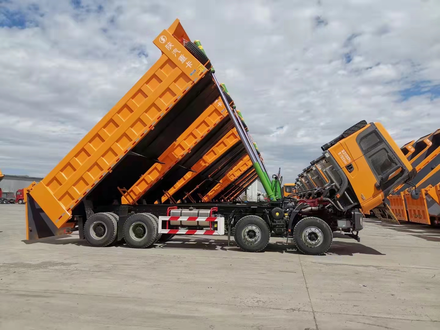 Bán nóng 25-30 tấn Shacman F3000 6*4 8x4 Xe tải Dump Dump